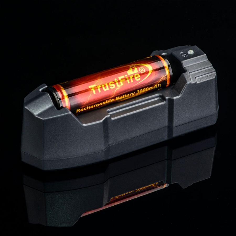 TR-010锂电池充电器